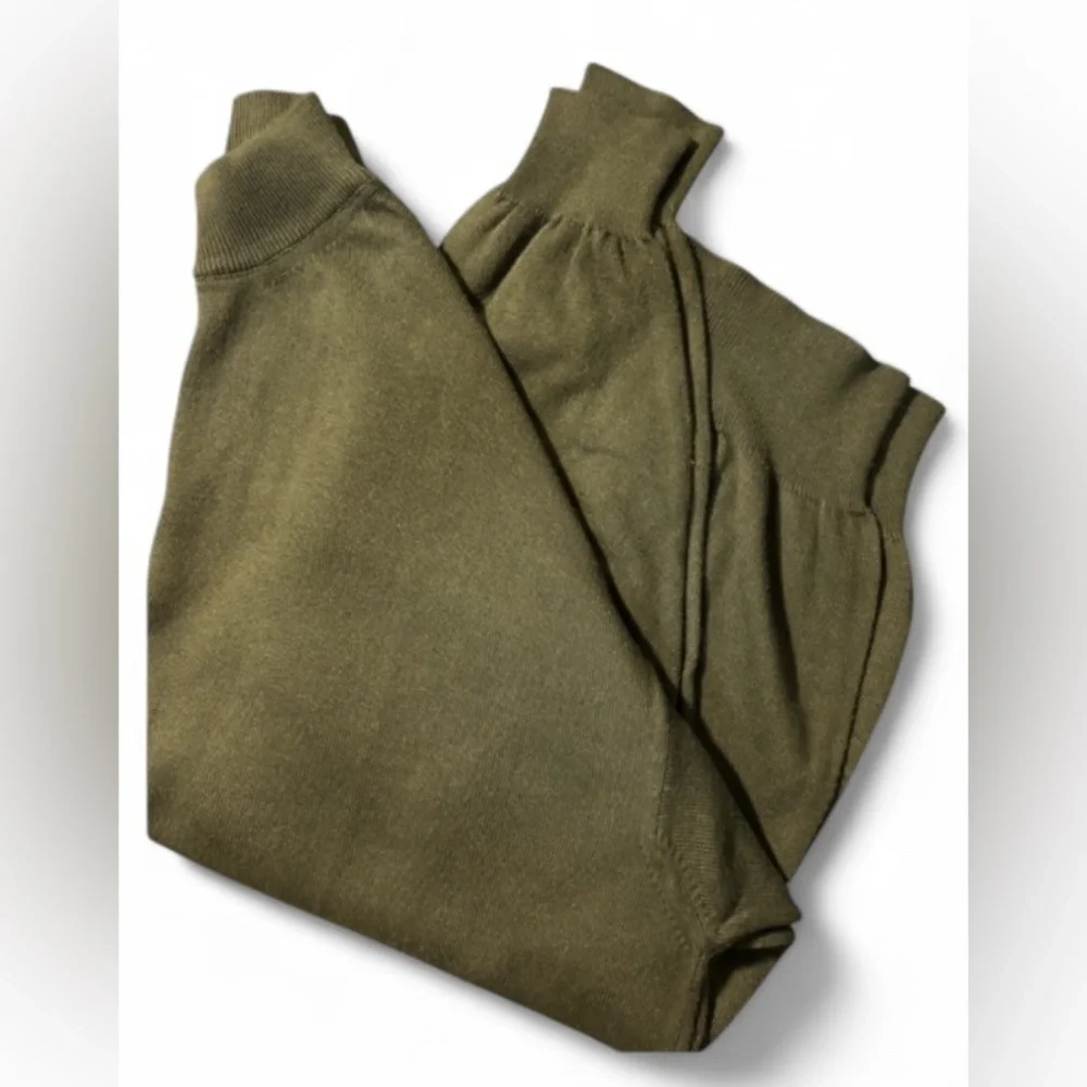 Oak Hall Men's pullover mock neck dressy sweater. Size Medium. Green. SKU 12